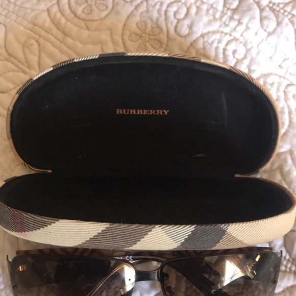 ❤️Burberry sunglasses❤️ - Picture 4 of 8